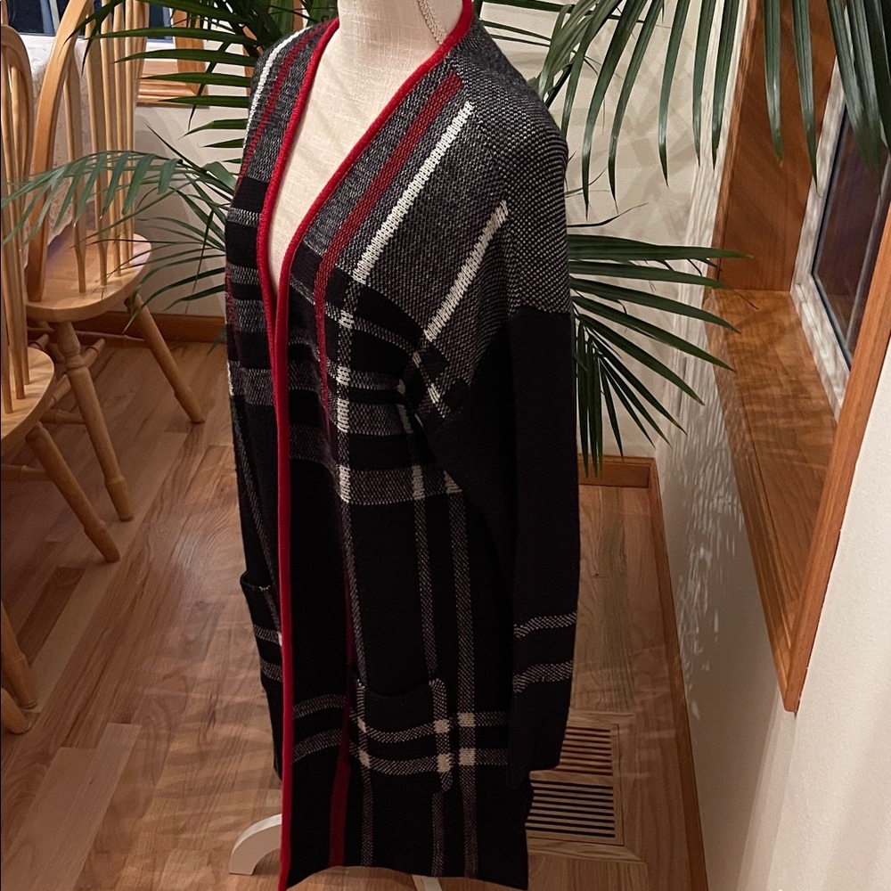 Black and Red Plaid Women's Cardigan - Picture 3 of 9